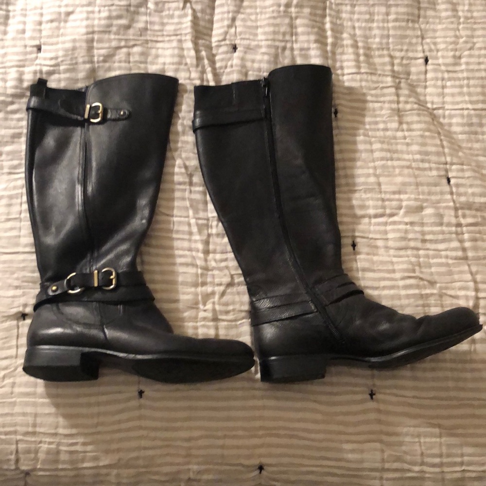 Black naturalizer boots; 17” calf opening.